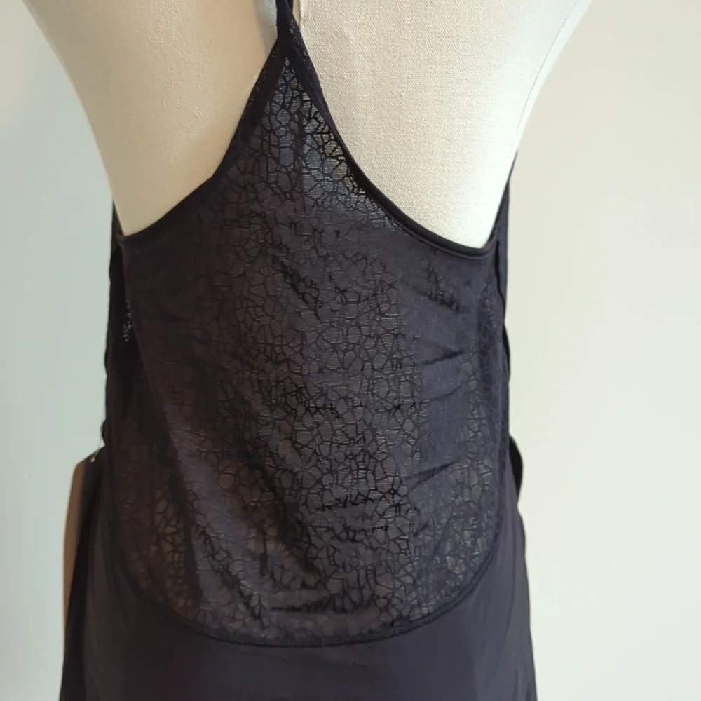 NWT Lululemon size 6 black twist and train tank - Picture 6 of 9
